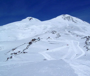 Комфортное восхождение на Эльбрус с юга (отель, канатка, снегоход, питание - включено)